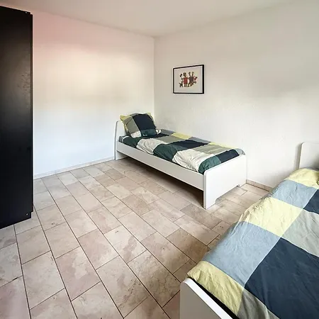 Vakantiehuis Moderner Splitlevel-bungalow Mit Garten *