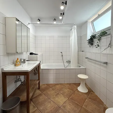Moderner Splitlevel-bungalow Mit Garten * Keulen